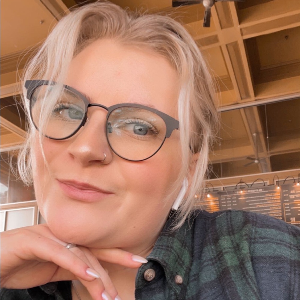 Meet your Posher, Corine